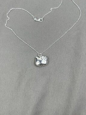 Hello Kitty necklace in silver